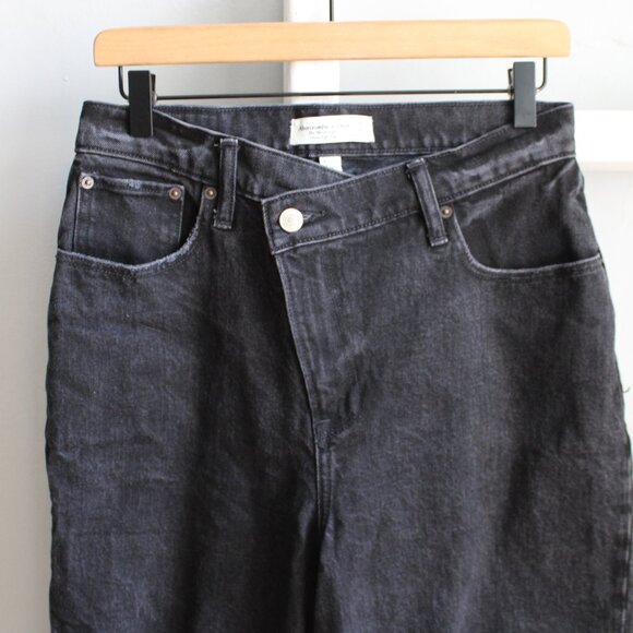 Abercrombie & Fitch Curve Love High Rise Dad Criss Cross Jeans in Black Size 29 - Picture 5 of 10